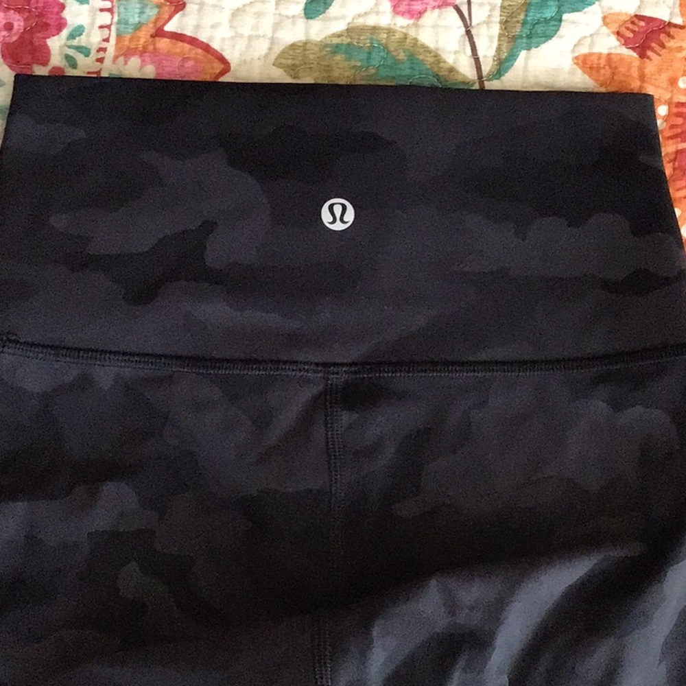 Lululemon Girls Camo Leggings Medium (?)
